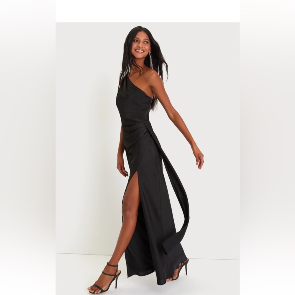 Lulu's Chic Black One-Shoulder Gown